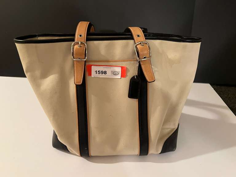 BR4… Ladies handbag marked Coach, no guarantee of authenticity, see pictures for details. image