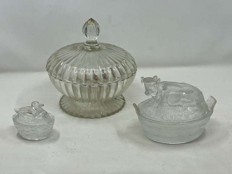 DEN… Lovely vintage ribbed covered candy dish, believed to be vintage Jeanette glass, also comes with a vintage cow themed glass butter dish, and small trinket dish. See pictures for details. image
