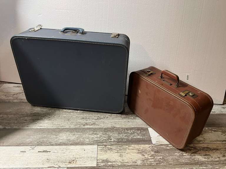 DEN… Vintage hardshell suitcases, two pieces, with content, see pictures for details. image