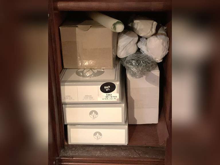 LARGE ASSORTMENT OF CANDLES (VARIOUS COLORS/SIZES) - LIVING ROOM image