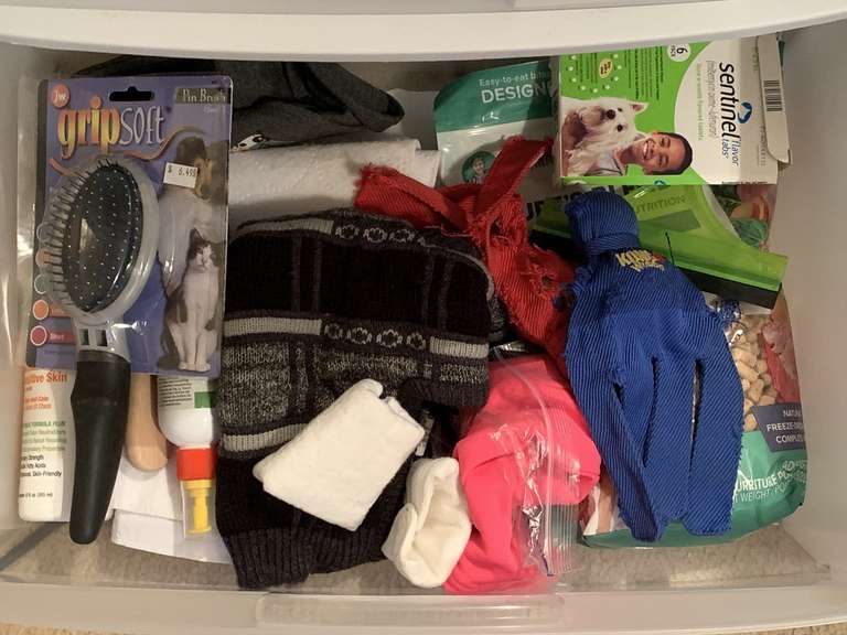 PET LOT TO INCLUDE DOG FOOD, BRUSHES, SWEATER, TOYS & MORE - UP BED 1 image