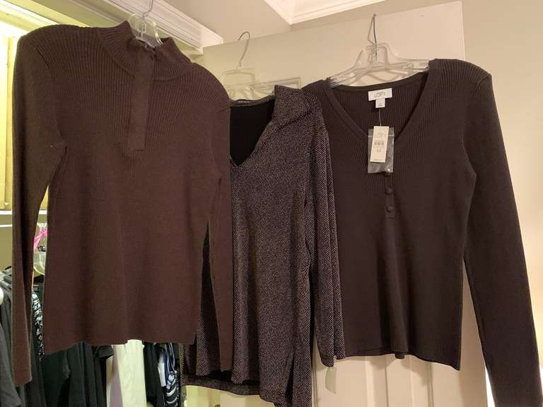 7 SIZE MEDIUM LADIES TOPS (3 NEW W/ TAGS) & 1 LADIES DRESS - UP BED 2 CLOSET image