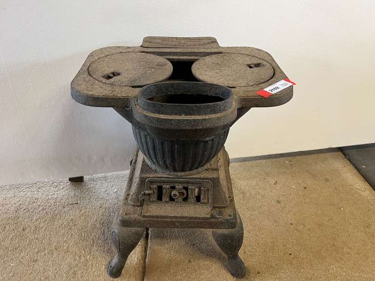 Southard Robertson Co small woodstove, fill-in plate on top is missing, see pictures for details. image