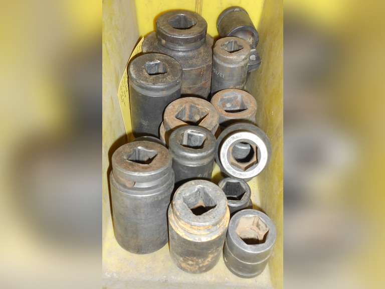 MISC 3/4" & 1" DRIVE IMPACT SOCKETS & ETC (16) PCS image