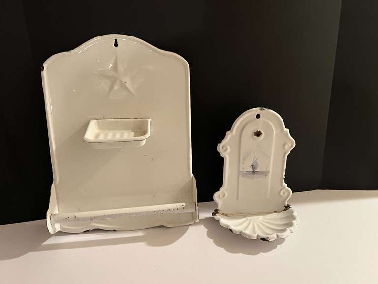BR3…Ennamelware towel holder with soap dispenser, also includes a wall mount soap holder, see pictures for details. image