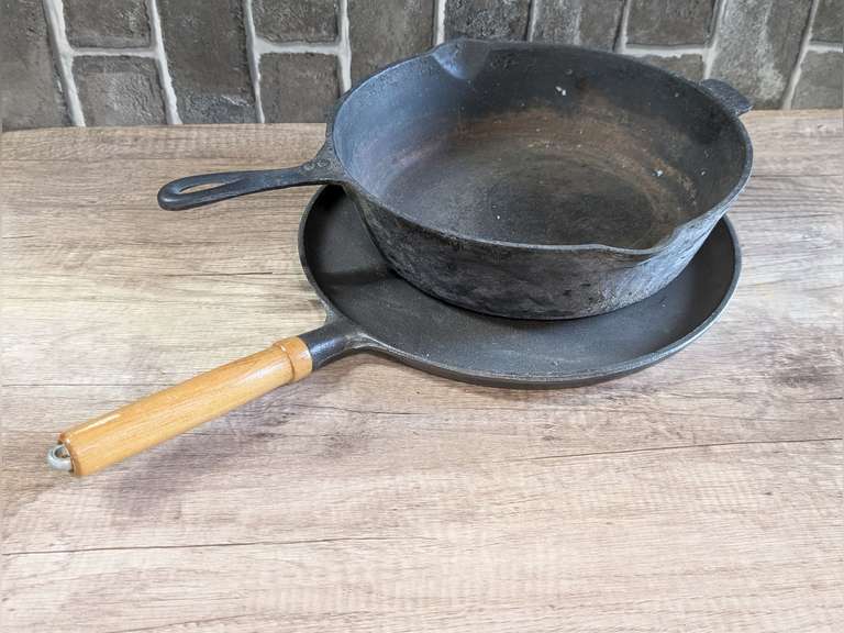 VINTAGE NUMBER 8 CAST IRON SKILLET AND 12-IN CAST IRON GRIDDLE image