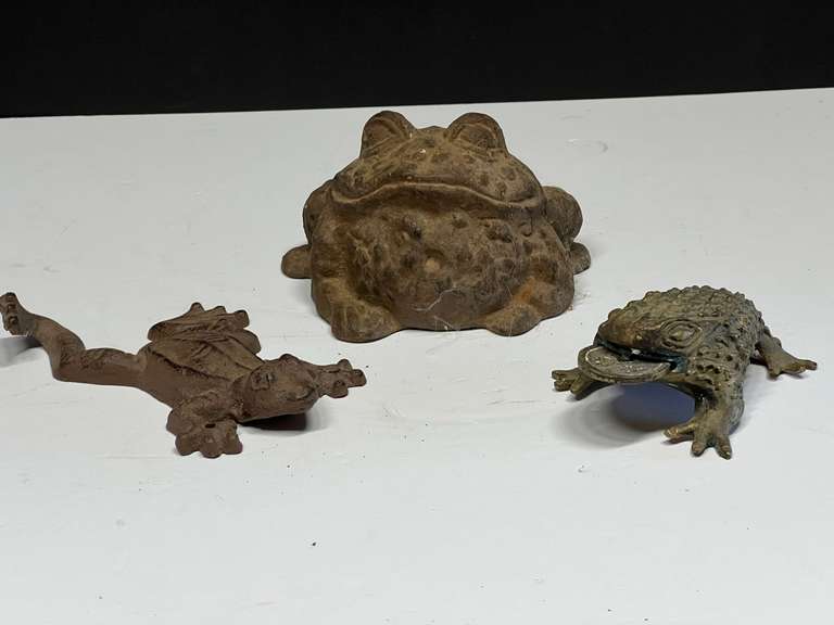 Vintage frog themed metal art, three pieces, see pictures for details. image