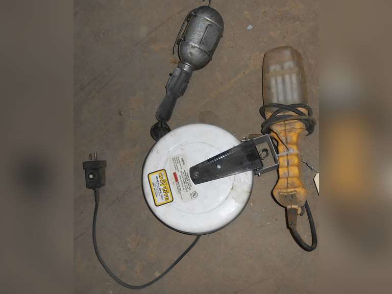 RETRACTABLE CORD REEL SHOP LIGHT, FLUORESCENT LIGHT image