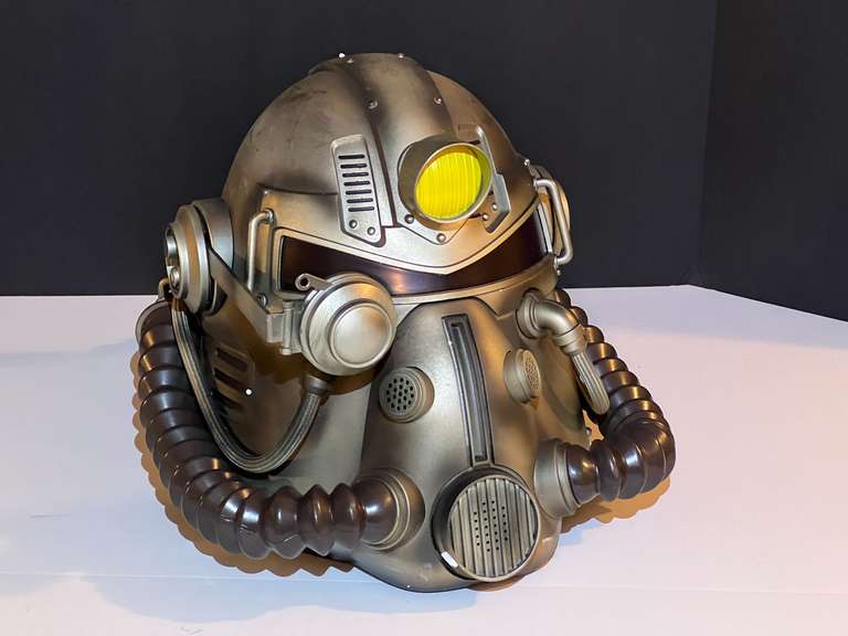 BR1… Xbox one, Fallout 76 Power Armor Edition, T – 51B Power Armor Helmet, comes in original box, see pictures for details. image