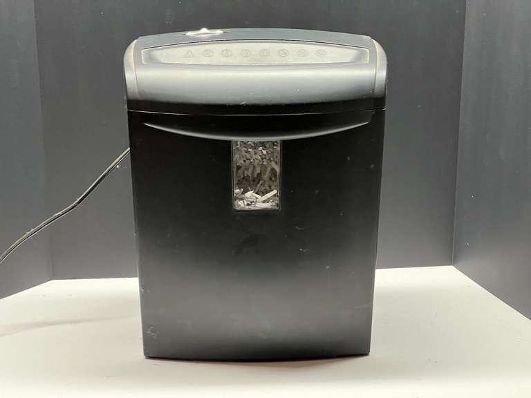 DEN… Paper shredder, powers up, see pictures for details. image