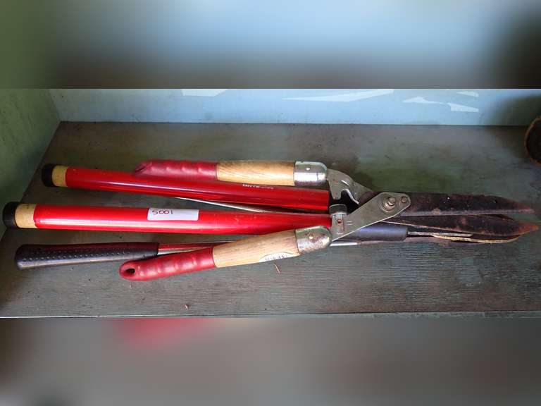Lot of Various Long Handled Garden Shears & Loppers image