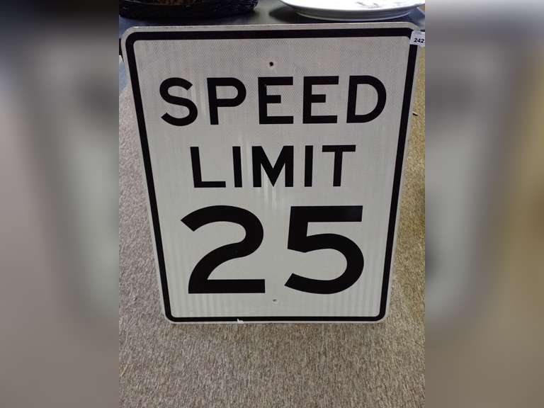 Speed Limit 25 Sign image