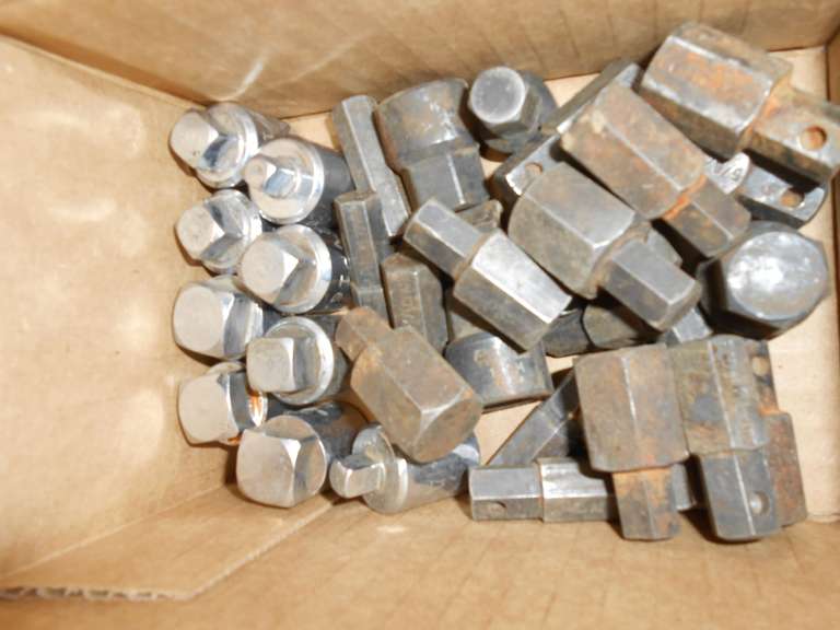 DRAIN PLUG SOCKETS & OTHER (34) PCS image