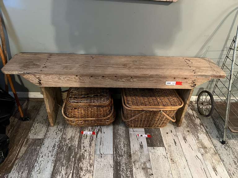 DEN… Primitive bench, see pictures for details. image