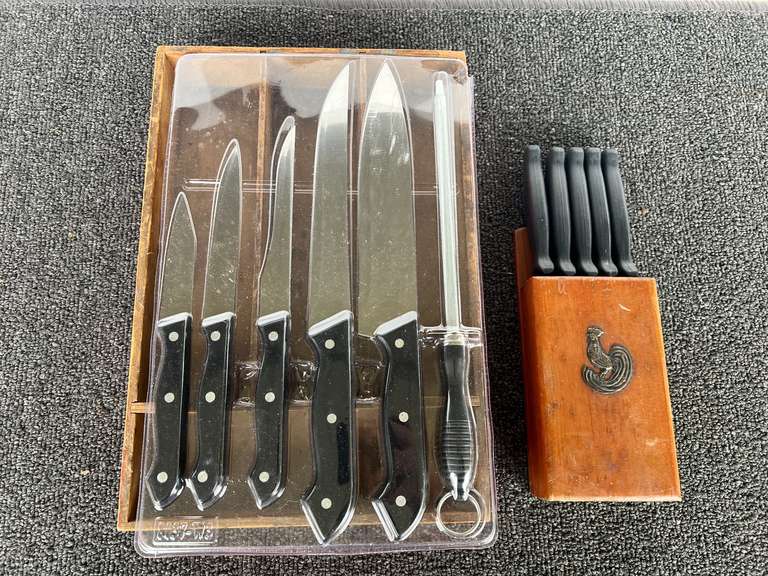 Assorted kitchen knives, also comes with a vintage wooden cutlery tray, see pictures for details. image