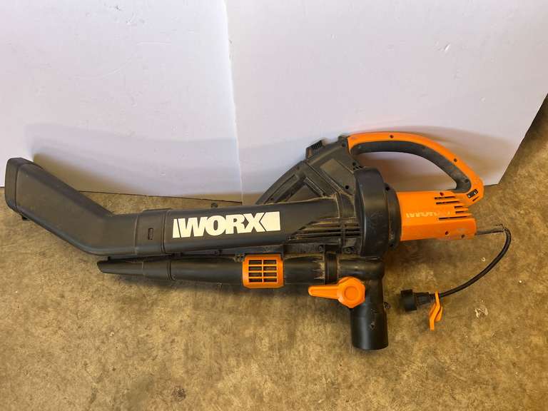 Worx WG509 electric blower with accessories, powers up, see pictures for details. image