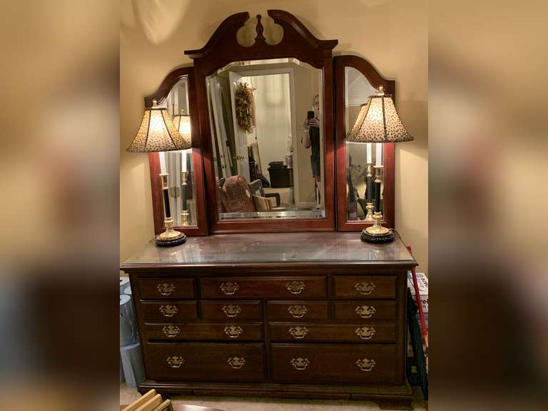 MAHOGANY SOLID WOOD KINCAID 7 DRAWER DRESSER WITH TRI FOLD BEVELED MIRROR W/ GLASS PROTECTIVE TOP (DOES NOT INCLUDE CONTENTS INSIDE/TOP) DRESSER 57" LONG X 31" TALL X 19" DEEP, MIRROR 48" TALL X 56" WIDE ****SPECIAL PICKUP INSTRUCTIONS - UP MASTER BED image