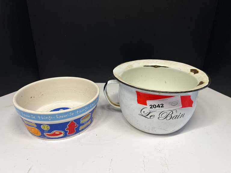 Vintage enameled chamber pot, also includes a ceramic doggy bowl, see pictures for details. ￼ image