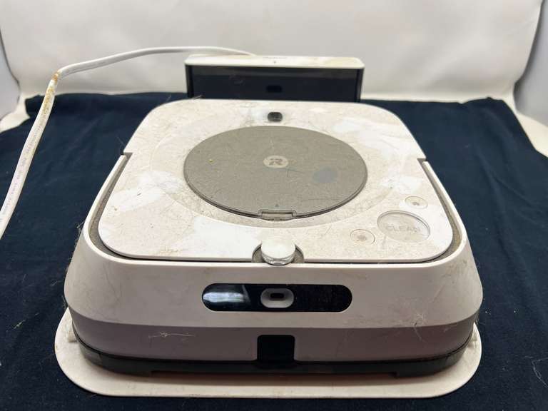 DEN…iRobot floor cleaner, working condition unknown, see pictures for details. image