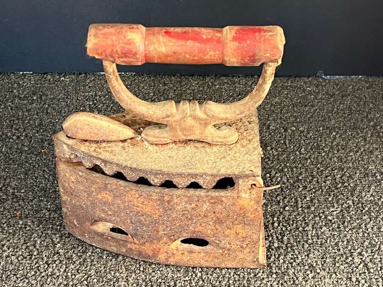 Antique iron, see pictures for details. image