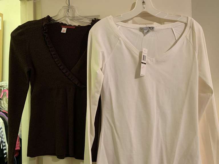 7 SIZE SMALL LADIES TOPS (2 NEW W/ TAGS) - UP BED 2 CLOSET image
