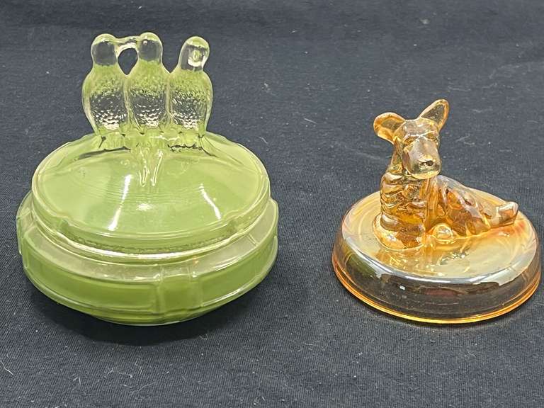 DEN… Vintage three birds powder box, believed to be vintage LE Smith glass, also includes a vintage powder jar top, believed to be vintage Jeanette glass, see pictures for details. image