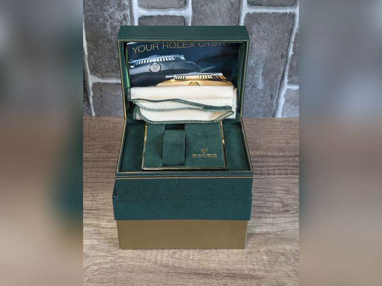 ROLEX WATCH BOX AND ORIGINAL GIFT BOX image