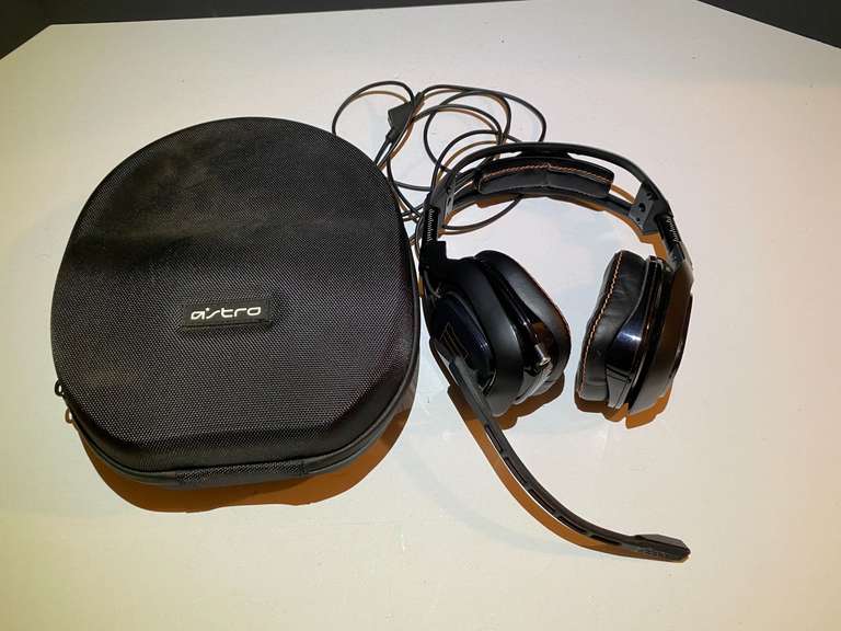 BR1…Call of Duty, Black Ops headphones, comes with carrying/storage case, see pictures for details. image