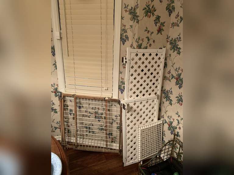 ASSORTMENT OF DOG GATES - DINETTE image