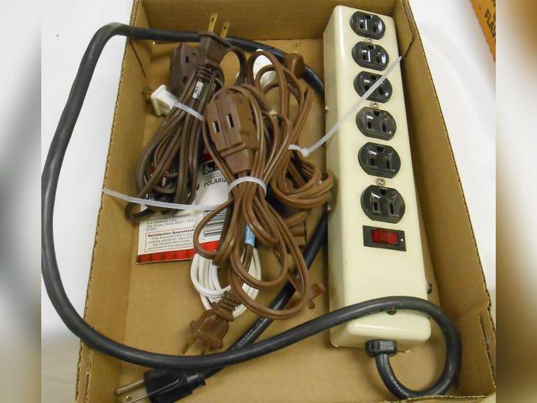 (1) SURGE PROTECTOR, (1) NEW EXT CORD, (3) USED CORDS image