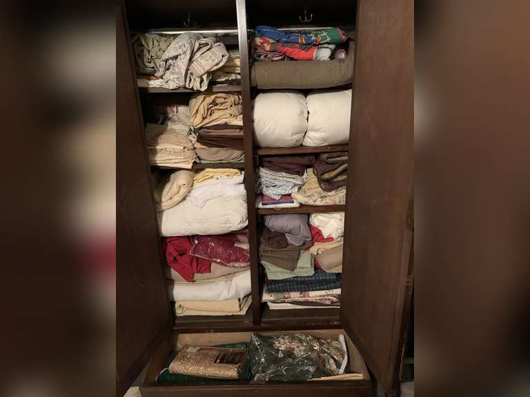 ALL CONTENTS OF ARMOIRE TO INCLUDE BLANKETS, ASSORTED LINENS, PILLOW SHAMS & MORE - UP MASTER BED image