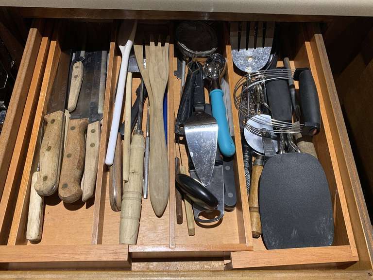 DRAWER FULL OF ASSORTED KITCHEN UTENSILS & KNIVES - KITCHEN image