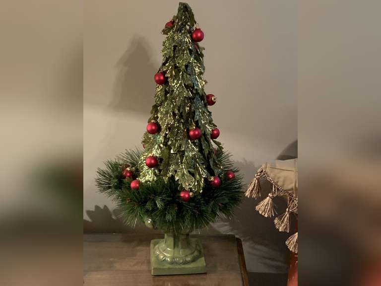 TALL DECORATIVE HOLLY LEAF CHRISTMAS TREE IN CERAMIC STAND 23 1/2" TALL - UP BED 1 image