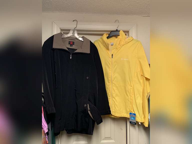 2 LADIES JACKETS - SIZE XL (GALLERY 3/4 ZIP FRONT RAIN JACKET, COLUMBIA 3/4 ZIP FRONT RAIN JACKET) - UP MASTER BED image