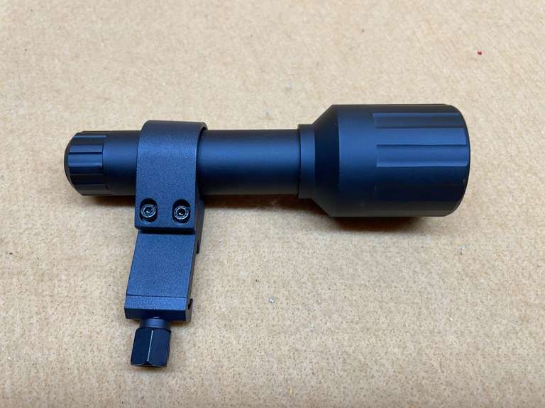 RAIL MOUNT TACTICAL FLASHLIGHT image
