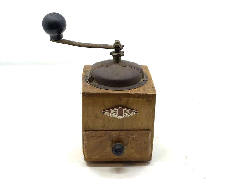 LR…Vintage B.G. Macina Acciaio Garantito hand-crank coffee grinder. image