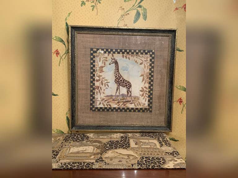 ANIMAL PRINT RUNNER & FRAMED GIRAFFE PRINT 22" SQUARE - UP MASTER BATH image