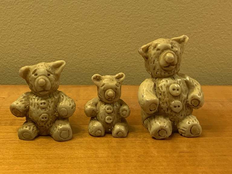 SET OF 3 MINIATURE (APPEAR TO BE CARVED) BEARS 3", 2", 1 1/2" TALL - DEN image