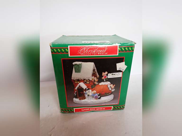 House of Lloyd Christmas Around the World - Santa's Boot Musical Figurine image