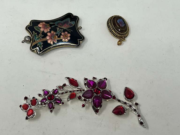 Beautiful vintage pendants, and brooch, includes a lovely amber glass cameo pendant, a vintage cloisonné pendant, and vintage Monet brooch, floral themed, see pictures for details. image