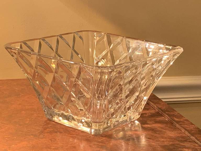 VINTAGE BEAUTIFUL HEAVY MIKASA CRYSTAL DIAMOND FARE 9 1/4" SQUARE X 5 1/4" TALL BOWL FROM THE SPARKLE COLLECTION FULL OF WOODEN APPLES - DEN image