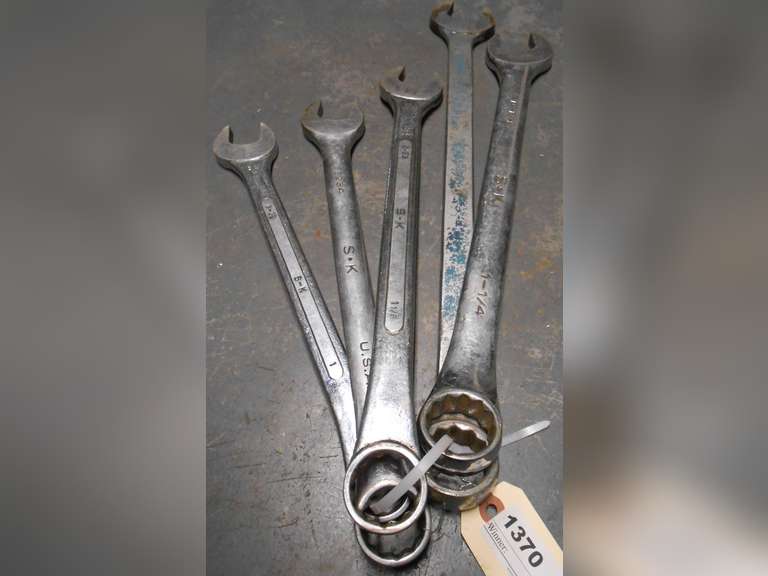 5 PC COMBO WRENCH SET 15/16", 1 1/4", 1 1/8", 1 1/16" & 1" image
