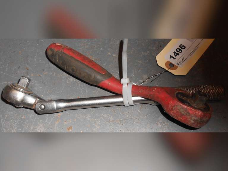 (1) 3/8" DRIVE & (1) 3/8" DRIVE SWIVEL RATCHETS image