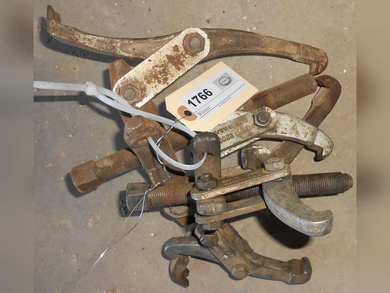 (2) GEAR PULLERS image