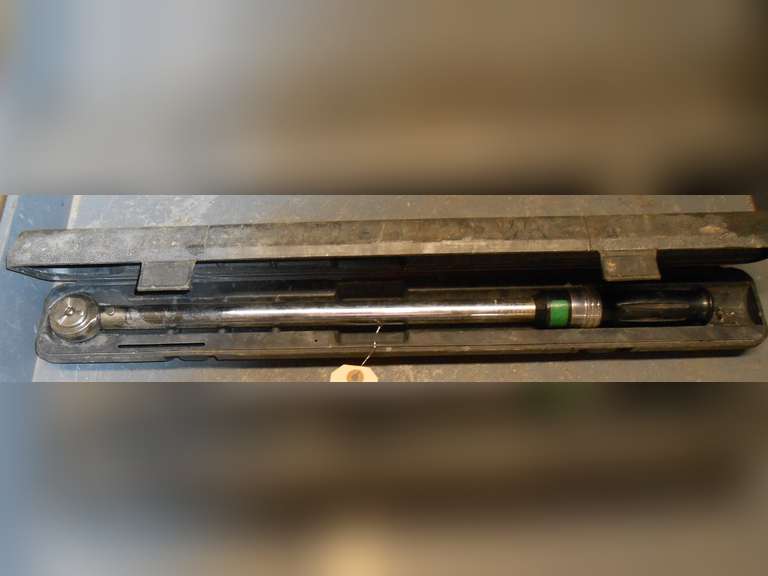 (1) 1/2" DRIVE TORQUE RATCHET (W/CASE) image