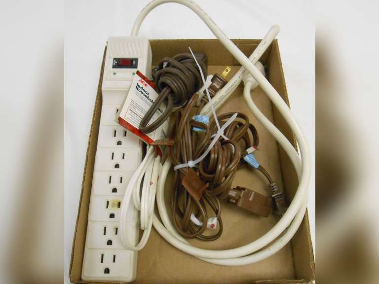(1) SURGE PROTECTOR, (1) NEW EXT CORD, (3) USED CORDS image