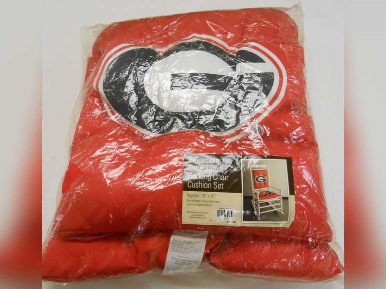 GA BULLDOGS SEAT CUSHION, CLOCK, TRASHCAN image