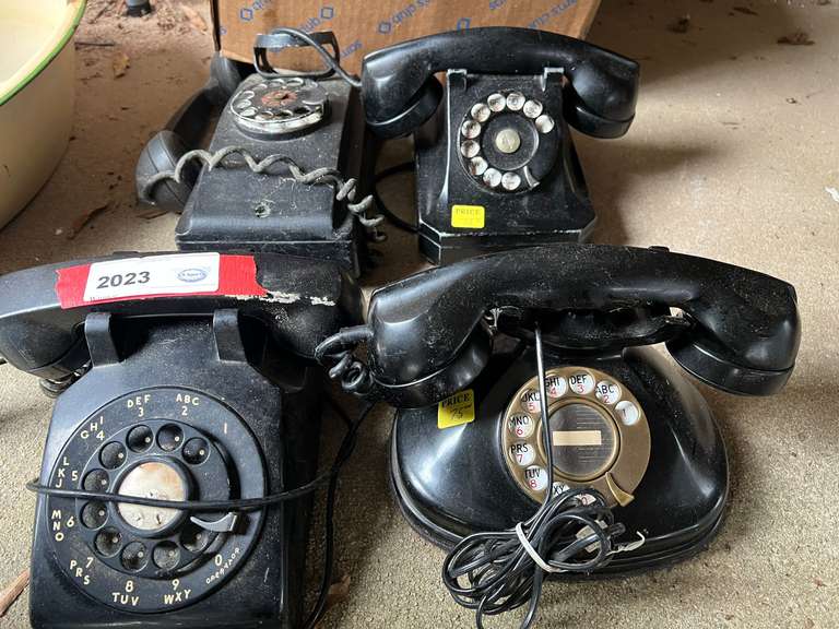 Vintage/retro black telephones, four pieces, includes wall mounts, see pictures for details. image