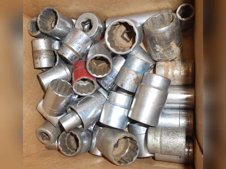 1/2" DRIVE SET W/ SAE & METRIC SOCKETS (38) PCS image