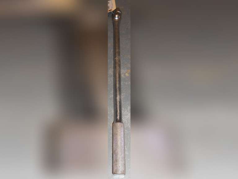 (1) MAC 1/2" DRIVE PULL HANDLE, 18" LONG image
